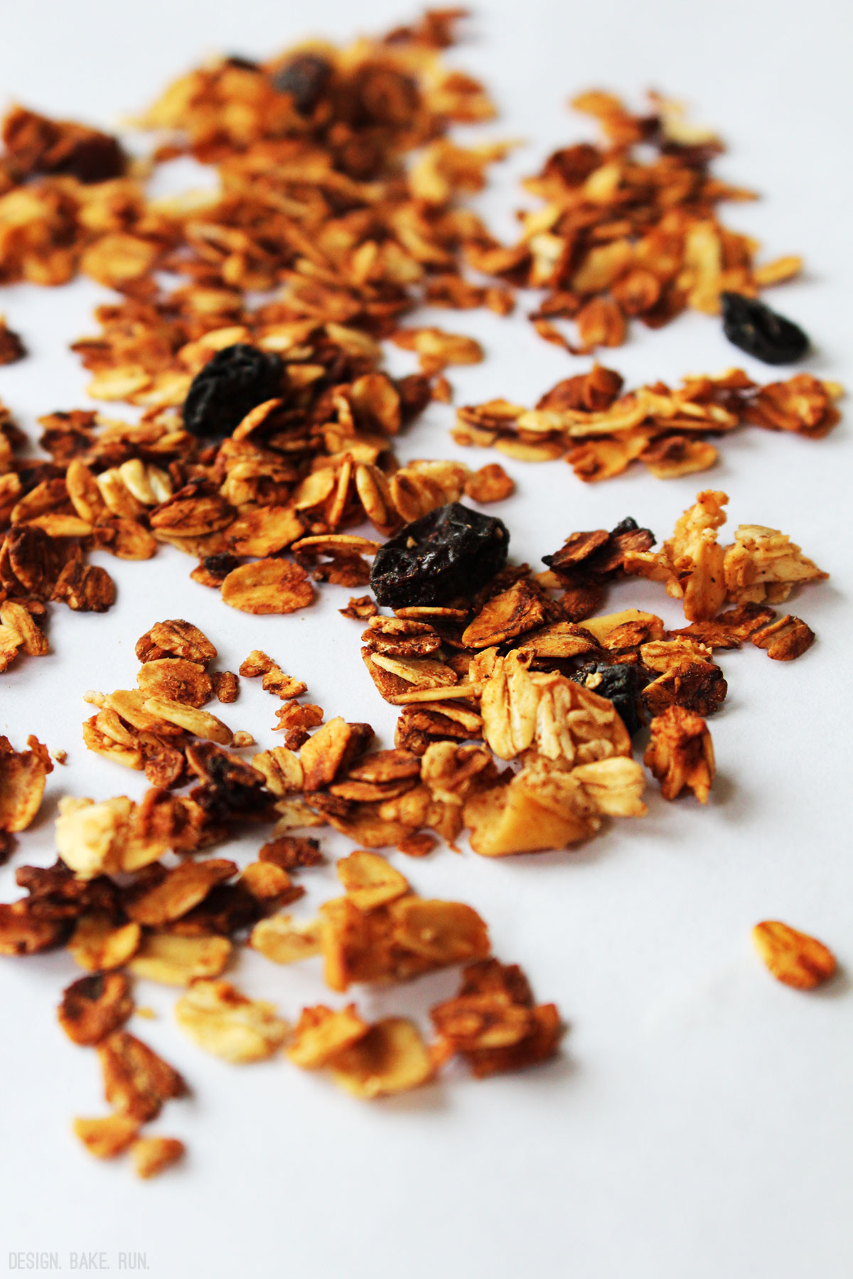 Apple Crumble Granola via design. bake. run.