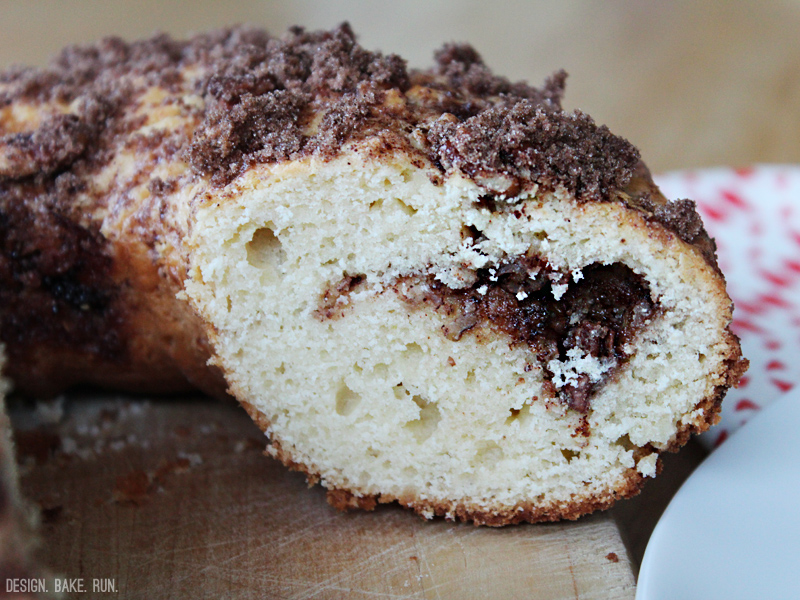 Sour Cream Coffee Cake with Cinnamon Streusel Topping via design. bake. run.