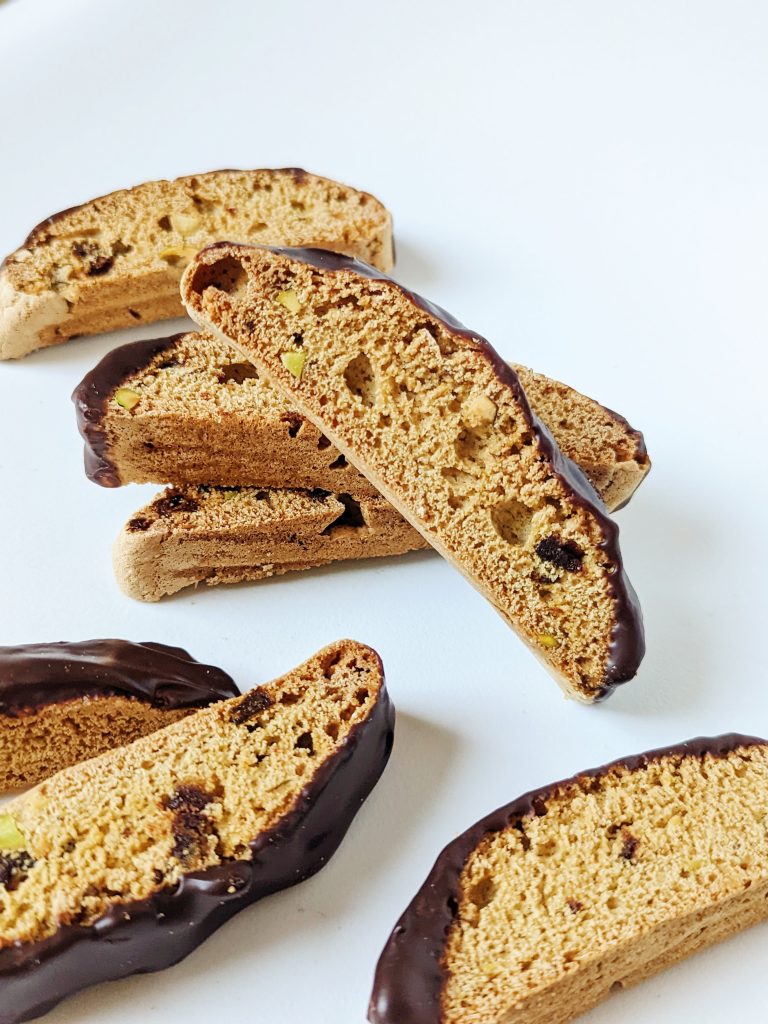 maichou -- gingerbread biscotti